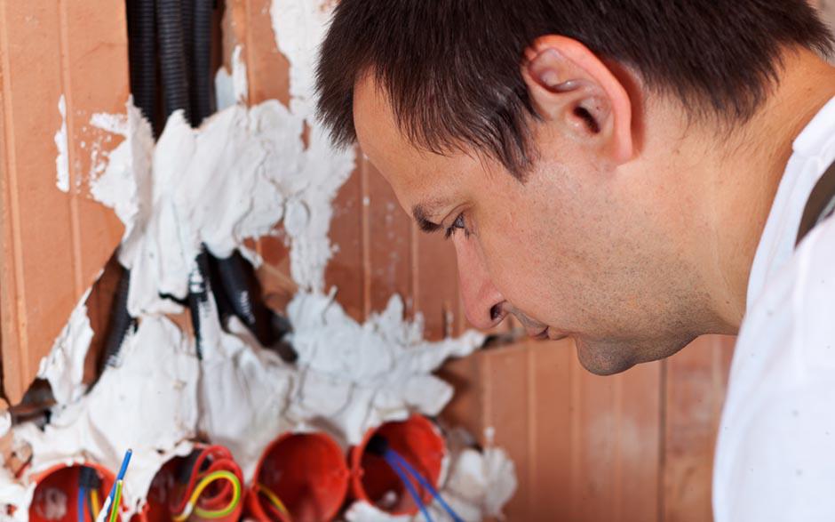 électricien dans le bâtiment Fosses