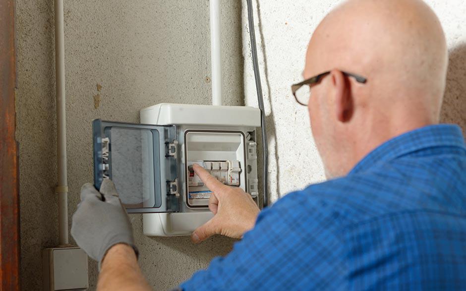 taux horaire électricien Montreuil